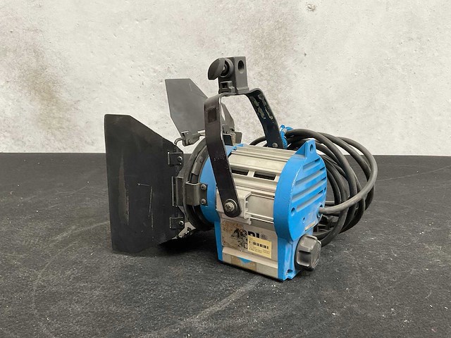 Arri junior 300 plus fresnel spot (11x) - afbeelding 1 van  3