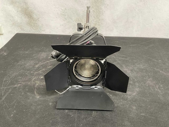 Arri junior 650 plus fresnel spot (5x) - afbeelding 2 van  4