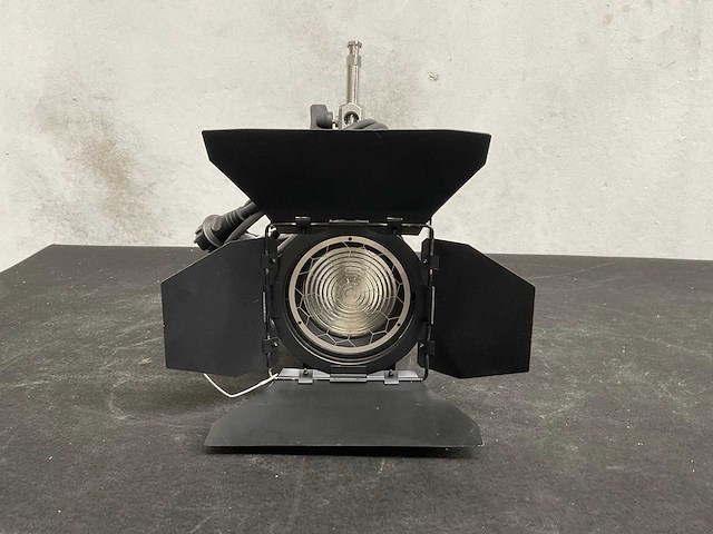 Arri junior 650 plus fresnel spot (8x) - afbeelding 1 van  1
