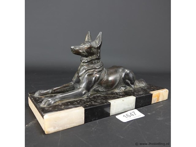 Art-deco bronzen hond op marmerplaveid basement - afbeelding 1 van  5