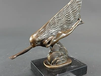 Art deco-bronzen sculptuur genaamd 'la comète' (de komeet), naar het ontworpen werk van de franse kunstenaar maurice guiraud-rivière.