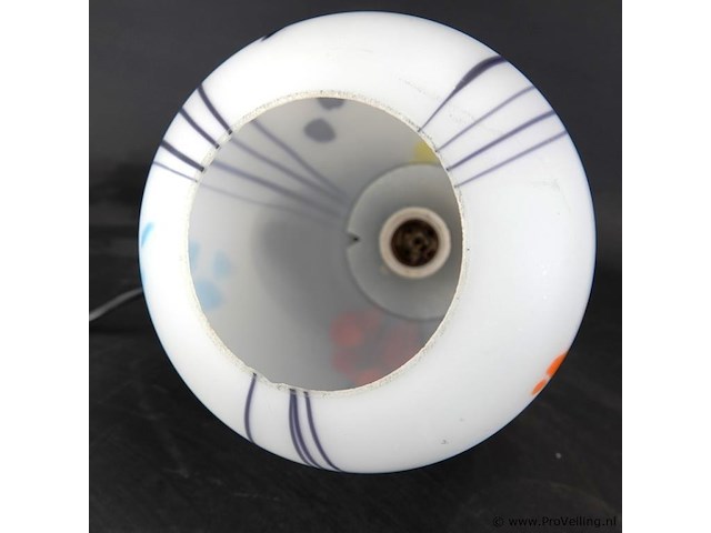 Art deco hanglamp uit de jaren 30 met een witglazen kap en oranje accenten. - afbeelding 5 van  5