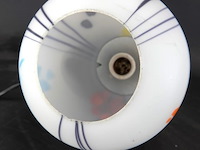 Art deco hanglamp uit de jaren 30 met een witglazen kap en oranje accenten. - afbeelding 5 van  5