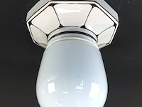 Art deco plafondlamp vervaardigd in duitsland rond de jaren 20. porselein met opaline - afbeelding 1 van  6