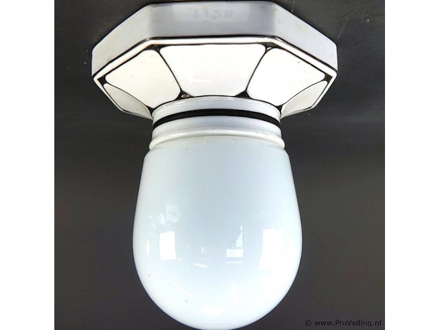 Art deco plafondlamp vervaardigd in duitsland rond de jaren 20. porselein met opaline - afbeelding 2 van  6