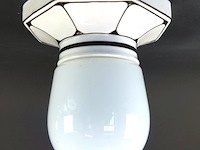 Art deco plafondlamp vervaardigd in duitsland rond de jaren 20. porselein met opaline - afbeelding 2 van  6