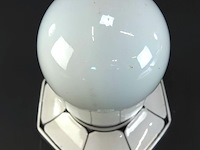 Art deco plafondlamp vervaardigd in duitsland rond de jaren 20. porselein met opaline - afbeelding 4 van  6