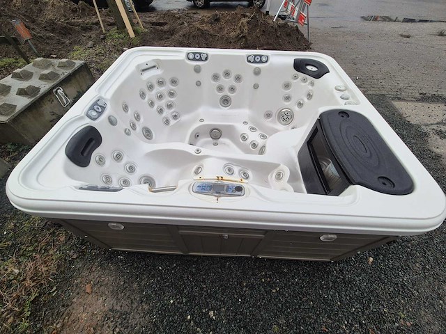 Artasian spa 5 persoons jacuzzi en buitenspa - afbeelding 1 van  24