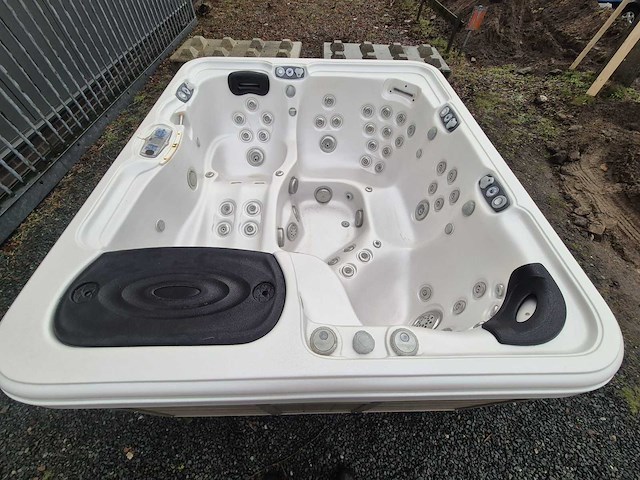 Artasian spa 5 persoons jacuzzi en buitenspa - afbeelding 12 van  24