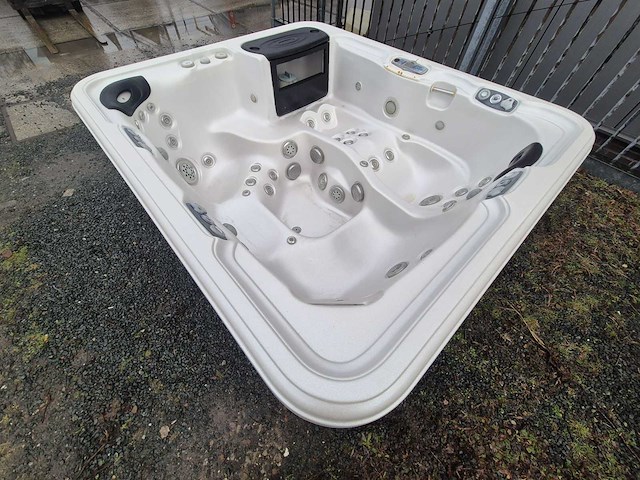 Artasian spa 5 persoons jacuzzi en buitenspa - afbeelding 18 van  24