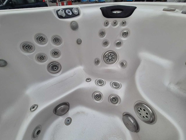 Artasian spa 5 persoons jacuzzi en buitenspa - afbeelding 16 van  22
