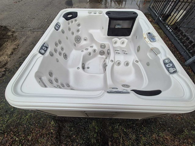 Artasian spa 5 persoons jacuzzi en buitenspa - afbeelding 5 van  22