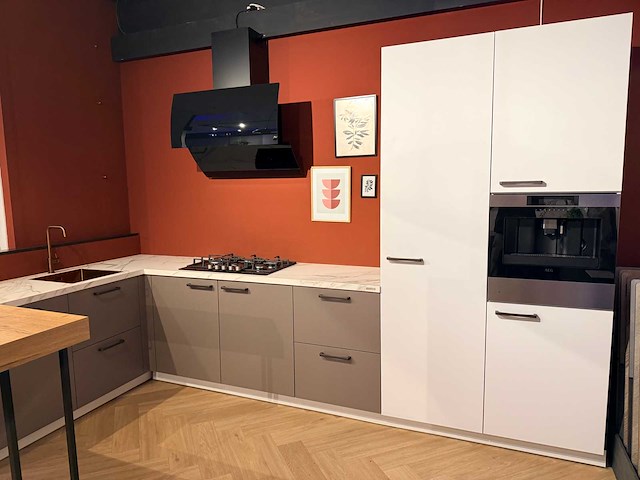 Artego - showroomkeuken met apparatuur - afbeelding 26 van  31