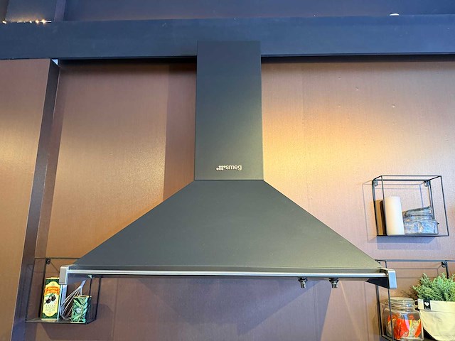 Artego - showroomkeuken met smeg apparatuur - afbeelding 6 van  24