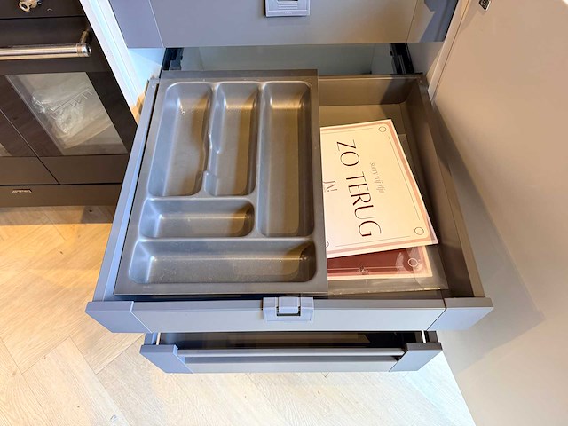 Artego - showroomkeuken met smeg apparatuur - afbeelding 10 van  24