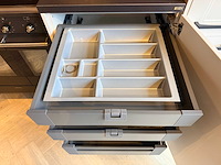 Artego - showroomkeuken met smeg apparatuur - afbeelding 11 van  24