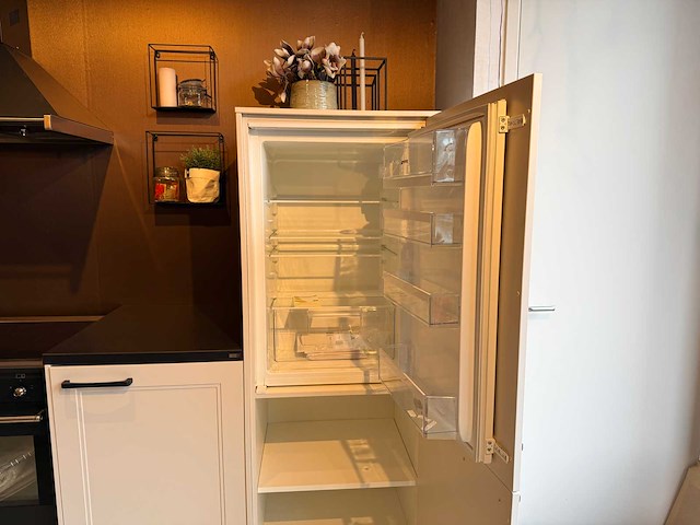 Artego - showroomkeuken met smeg apparatuur - afbeelding 13 van  24