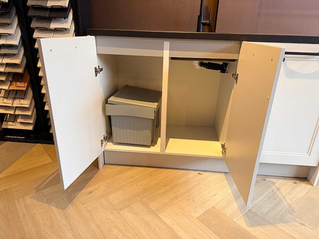 Artego - showroomkeuken met smeg apparatuur - afbeelding 19 van  24