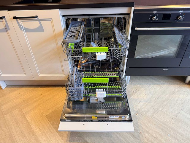 Artego - showroomkeuken met smeg apparatuur - afbeelding 24 van  24