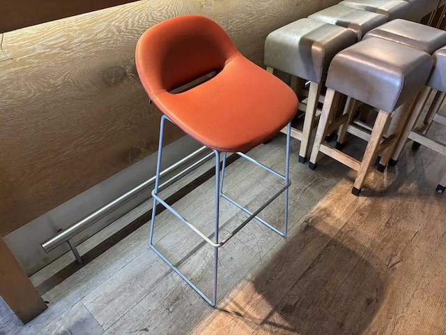 Artifort - barkruk (7x) - afbeelding 2 van  5