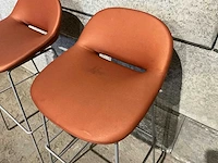 Artifort - beso - gestoffeerde barkruk met rugleuning (2x) - afbeelding 3 van  6