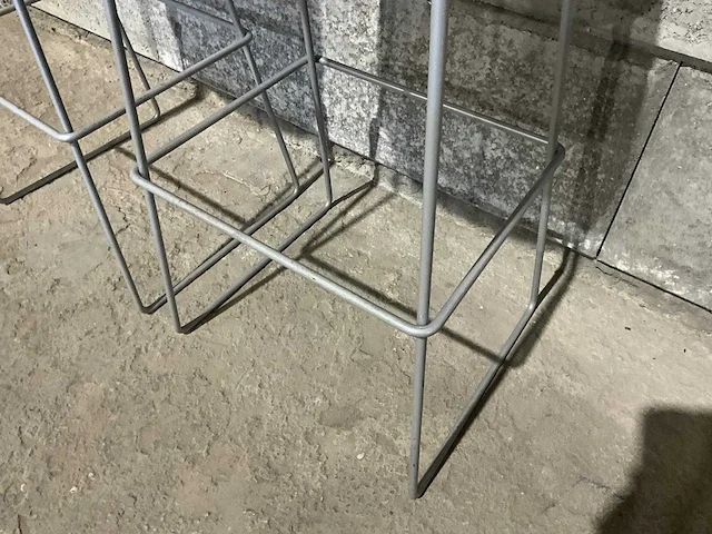 Artifort - beso - gestoffeerde barkruk met rugleuning (2x) - afbeelding 4 van  6