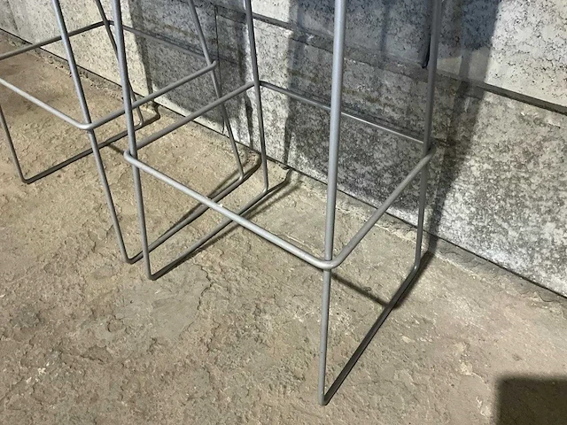 Artifort - beso - gestoffeerde barkruk met rugleuning (5x) - afbeelding 4 van  7