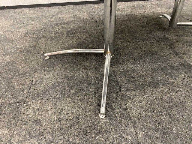 Artifort/ lande - ovale tafel 200x120 - afbeelding 9 van  12