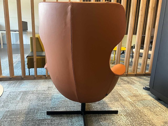 Artiga draaibare lederen fauteuil - afbeelding 6 van  7