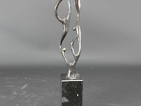 Artihove bronzen sculptuur op marmeren basement - afbeelding 3 van  5