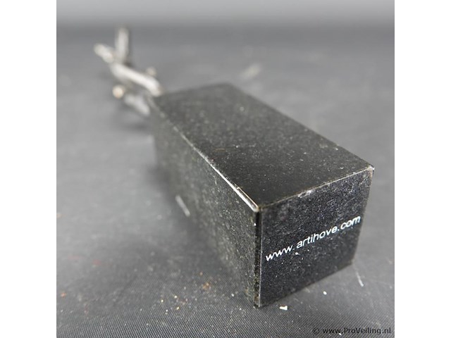 Artihove bronzen sculptuur op marmeren basement - afbeelding 5 van  5