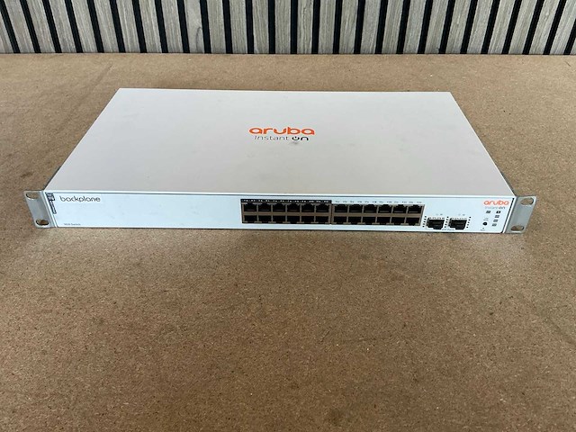 Aruba 1830 (24p) 19" switch - afbeelding 1 van  6