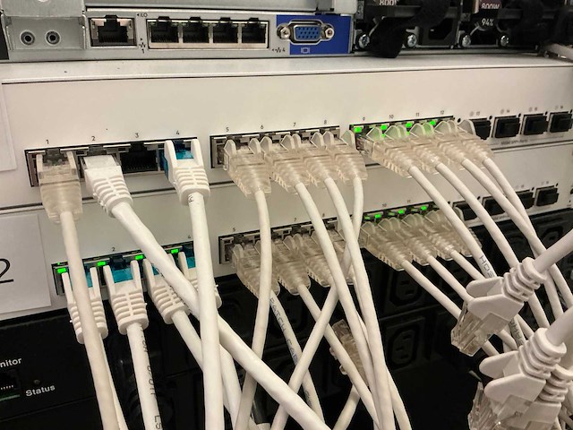 Aruba instant 1960 19" switch - afbeelding 2 van  2