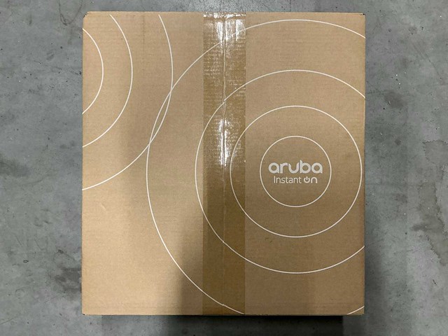Aruba instant on 1830 48g 4sfp 370w switch - afbeelding 1 van  2