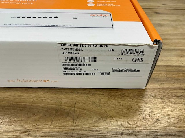 Aruba ion 1430 8g sw uk en 8-port gigabit unmanaged switch - afbeelding 2 van  4