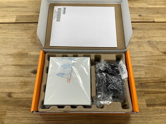 Aruba ion 1430 8g sw uk en 8-port gigabit unmanaged switch - afbeelding 4 van  4