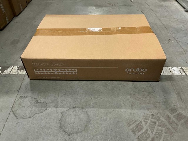 Aruba ion 1930 24g 4sfp + switch eu en - afbeelding 1 van  3
