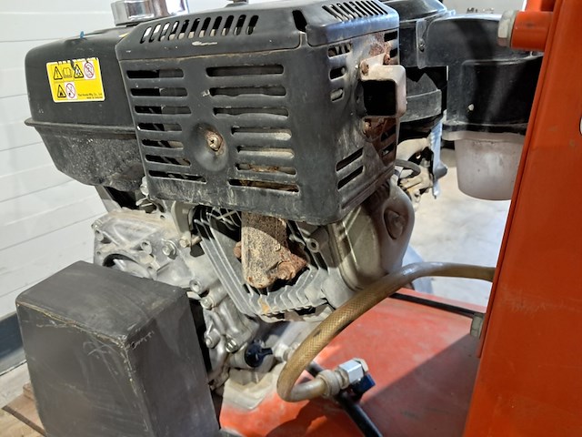 Asfalt-betonzaag 450mm benzine husqvarna, fs400, bouwjaar 2018 - afbeelding 10 van  20