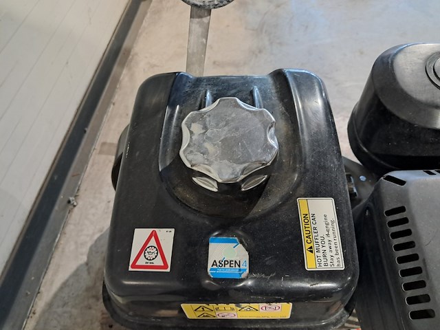 Asfalt-betonzaag 450mm benzine husqvarna, fs400, bouwjaar 2018 - afbeelding 13 van  20