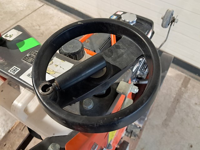Asfalt-betonzaag 450mm benzine husqvarna, fs400, bouwjaar 2018 - afbeelding 17 van  20