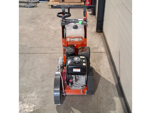 Asfalt-betonzaag 450mm benzine husqvarna, fs400, bouwjaar 2018 - afbeelding 10 van  11