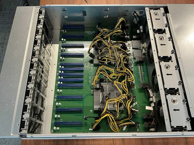 Asrock gpu cluster - afbeelding 7 van  10