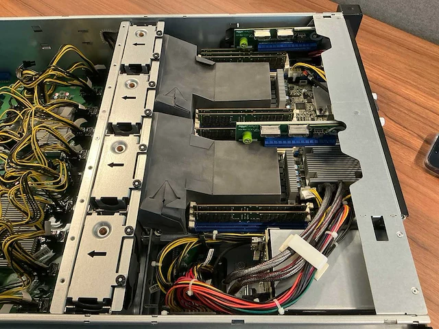 Asrock gpu cluster - afbeelding 8 van  10