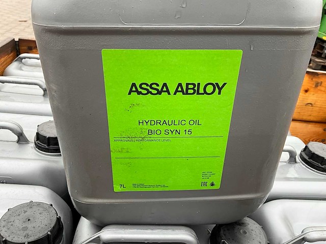 Assa abloy bio syn 15 hydrauliek olie “7 ltr bus” (31x) - afbeelding 1 van  4