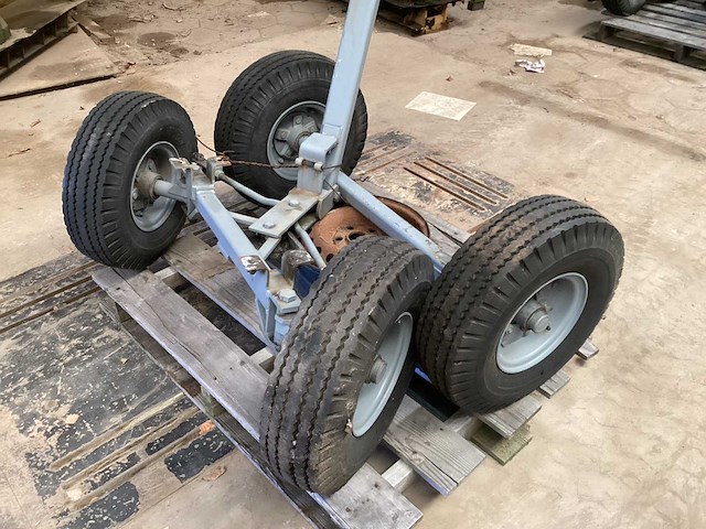 Assen met wielen (2x) - afbeelding 1 van  5