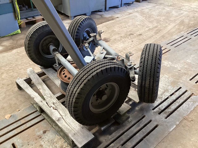 Assen met wielen (2x) - afbeelding 4 van  5