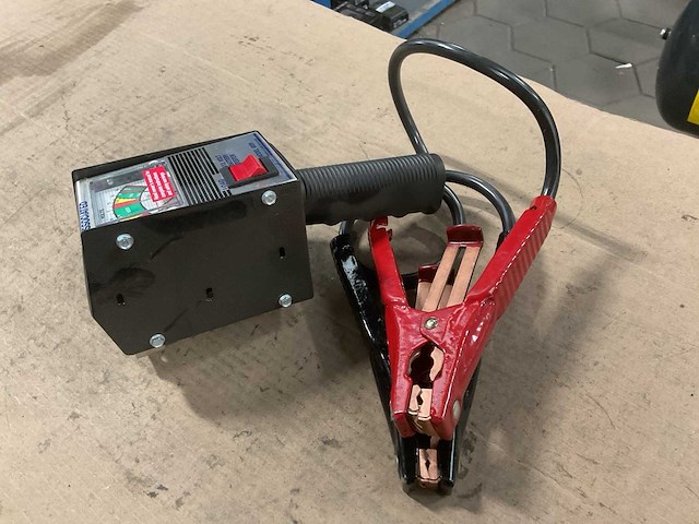 Associated 6092 battery tester - afbeelding 3 van  4