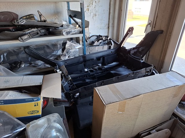 Assortiment auto onderdelen en toebehoren - afbeelding 2 van  31