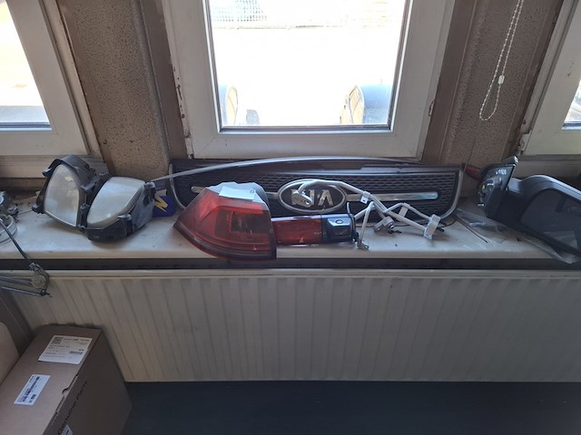 Assortiment auto onderdelen en toebehoren - afbeelding 3 van  31