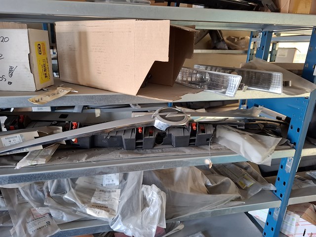 Assortiment auto onderdelen en toebehoren - afbeelding 11 van  31